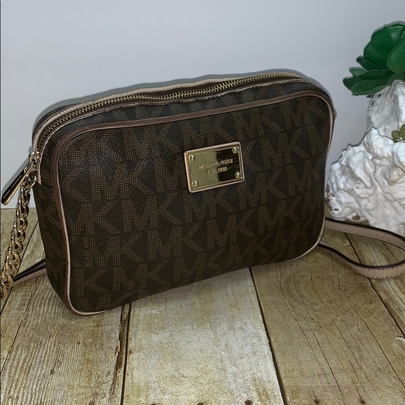 Michael Kors Handbags - Michael Kors Jet Set Monogram Crossbody